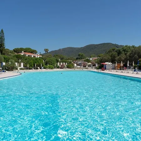 Salida - Attrezzata E Piscina